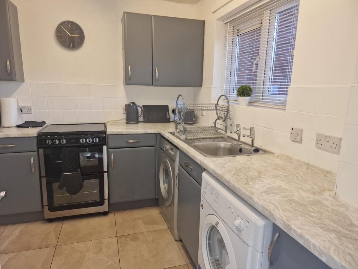 A&S Properties, No Guest Fees, Bank Transfe Deposit Available Wolverhampton Bagian luar foto